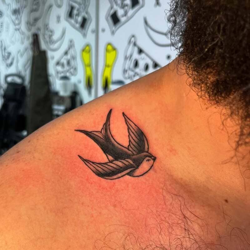 Traditional swallow shoulder blade tattoo design for men